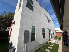 Building Photo - 5164 Ewing St