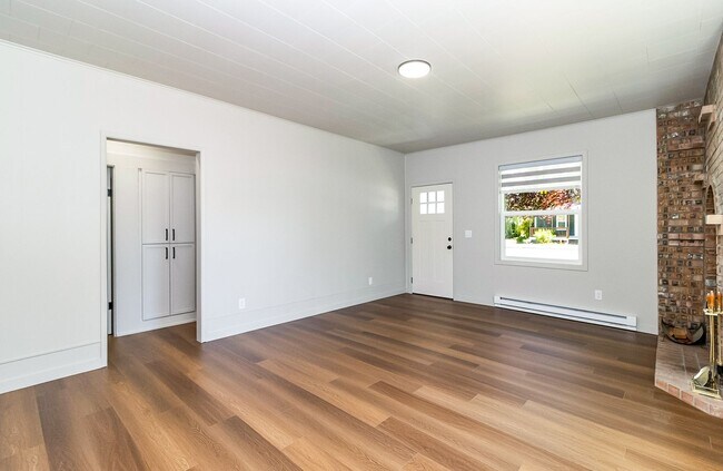 Building Photo - 607 3rd St