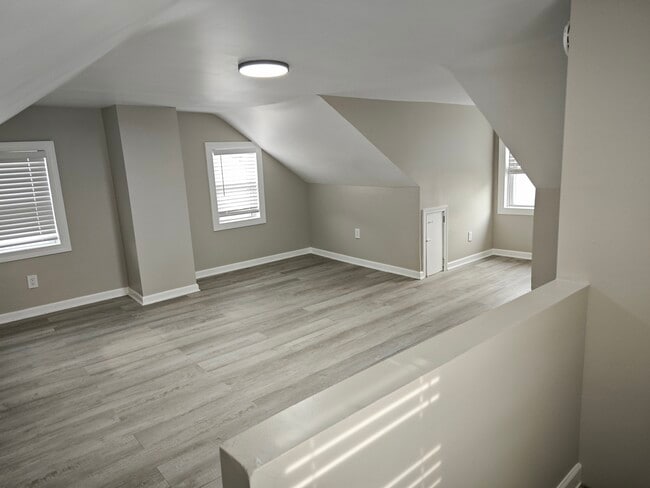 Foto del edificio - 612 W Garrison St