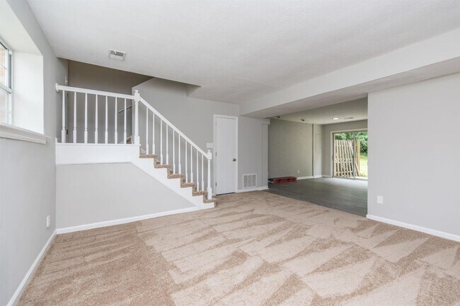 Building Photo - 1362 Dix Dr