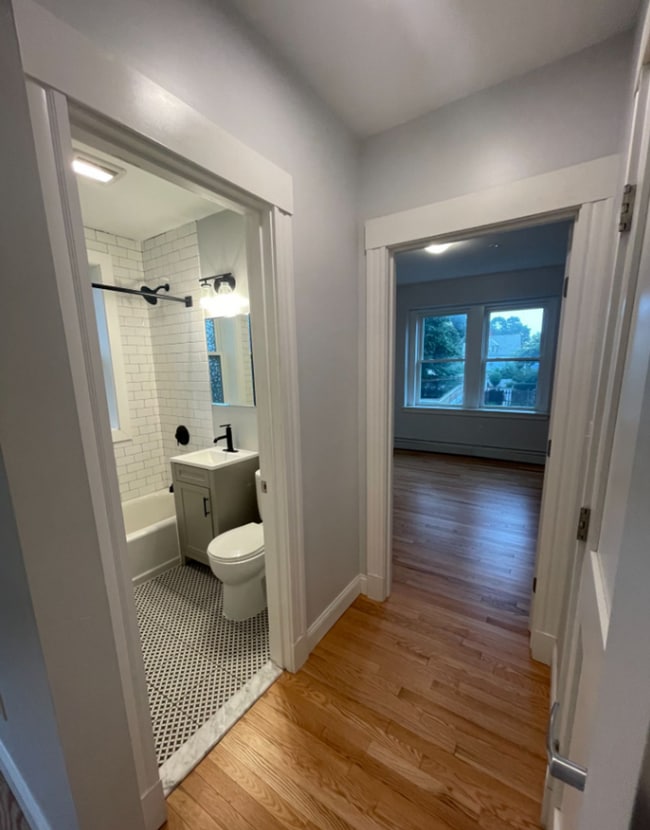 Foto del edificio - Avl 9/1 Renovated 1BR plus office w/heat i...