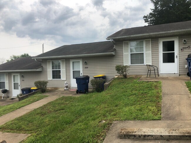 Far left unit - 1931 Skyline Dr