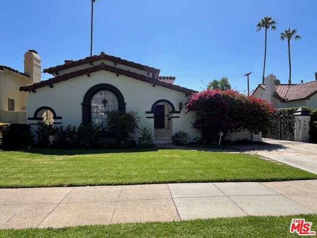 Foto del edificio - 168 N Doheny Dr