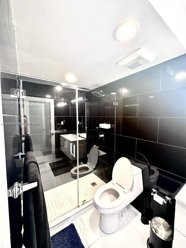 Building Photo - 100 Lincoln Rd