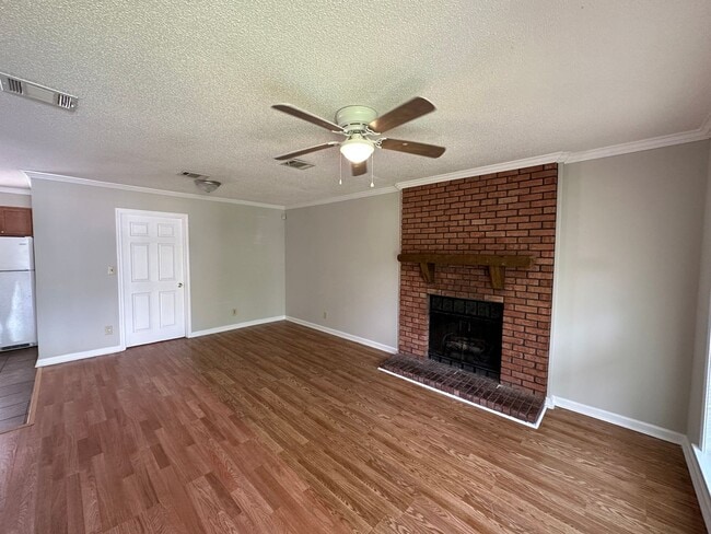 Building Photo - 3 Bedroom 1 bath