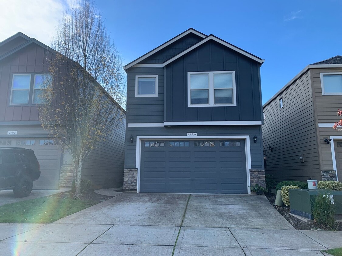 Spacious 3 Bedroom, 2.5 Bathroom Home in Prime Location - Spacious 3 Bedroom, 2.5 Bathroom Home in Prime Location