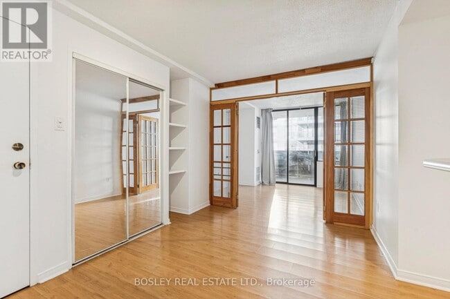 Building Photo - 720 Spadina Ave.