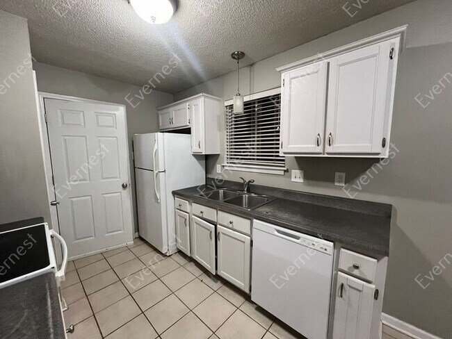 Building Photo - 1024 N J P Wright Loop Rd