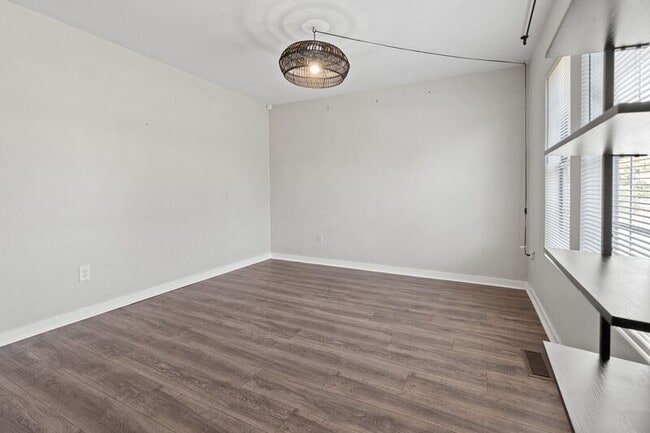 Foto del edificio - 3905 Old Warwick Rd