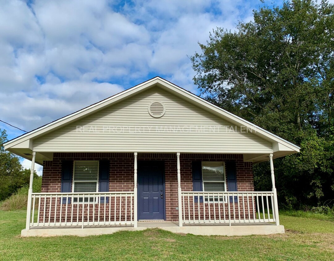 Primary Photo - 3 Bedroom, 2 Bathroom House for Rent in Ma...