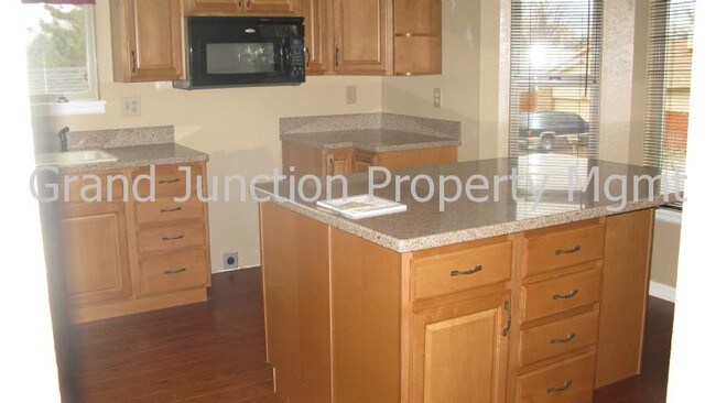 Building Photo - 596 1/2 Creekside Ct