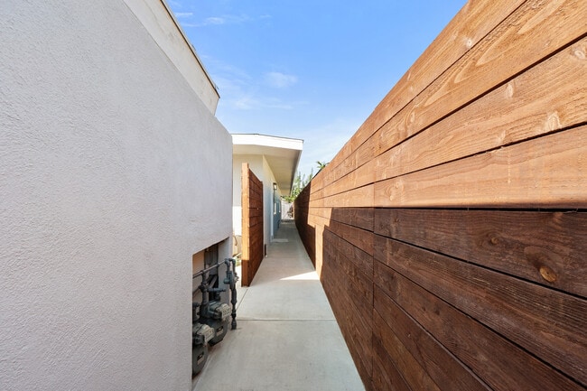 Photo - 2051 E Harding St Apartment