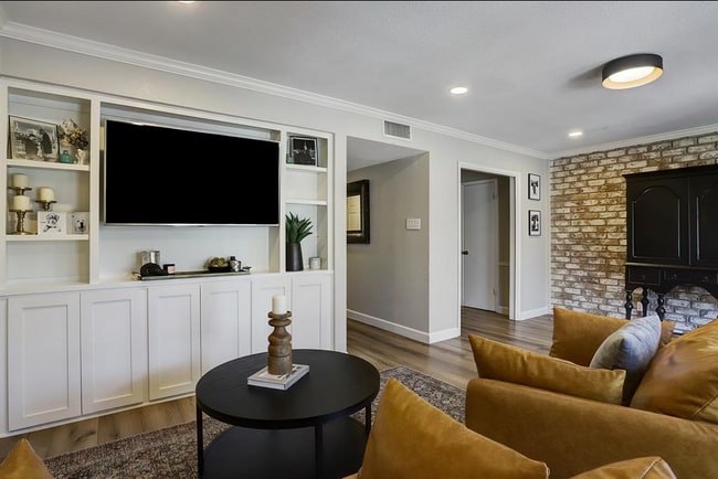 Building Photo - 13072 Trail Hollow Dr