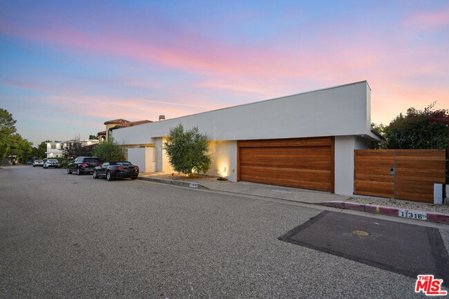 Building Photo - 11316 Chalon Rd