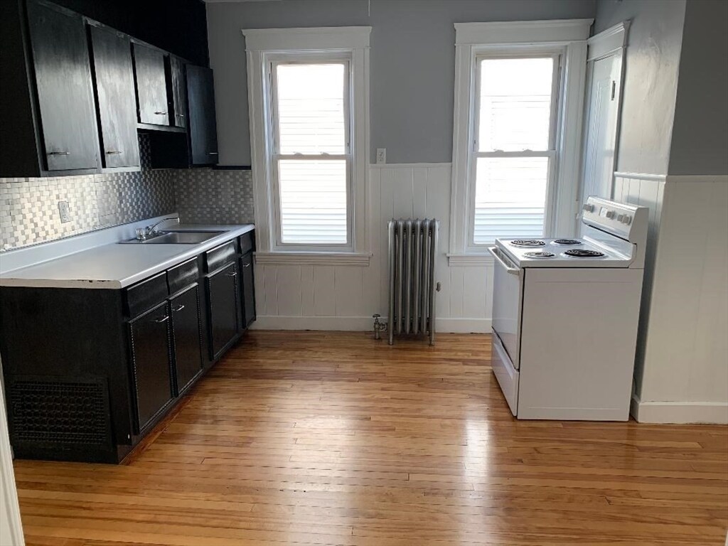 Primary Photo - 323 Lincoln St