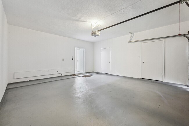 Building Photo - 1115 Augusta Dr