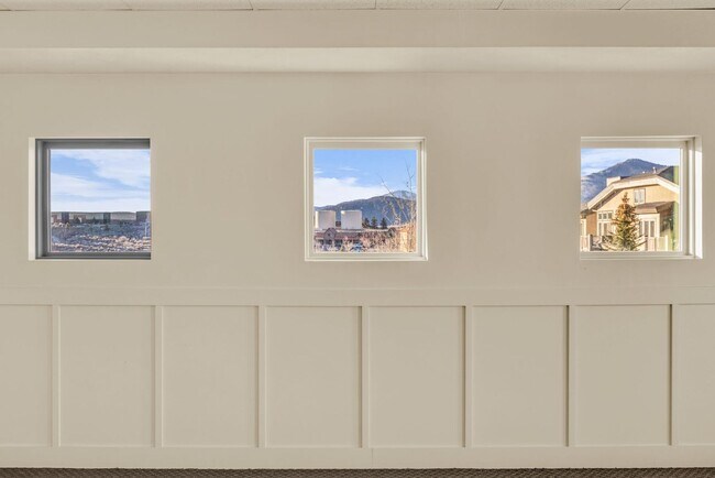 Foto del edificio - Top Floor Crestview Condo