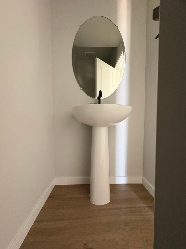 Foto del edificio - 9443 Danube St