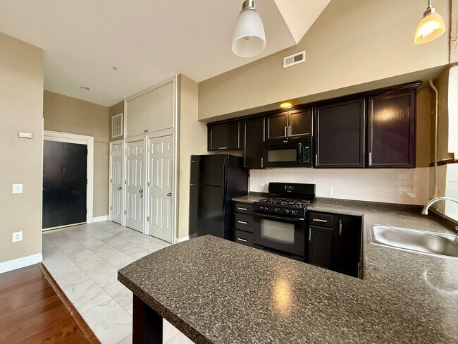 Foto del edificio - Spacious 1 Bedroom Apartment FOR RENT in Chester PA $1350