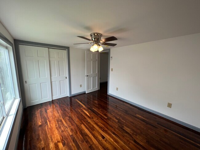 Building Photo - 140 Eagle St