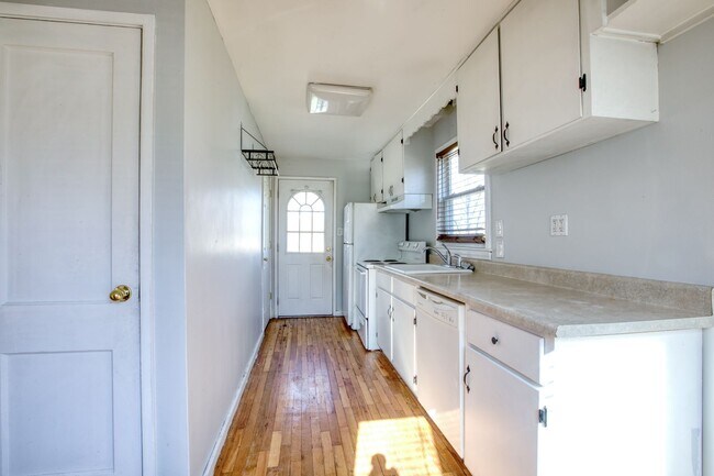 Foto del edificio - 3 Bedroom Single Family Rental - Fenced in yard