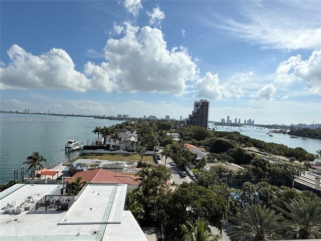 Foto del edificio - 801 N Venetian Dr