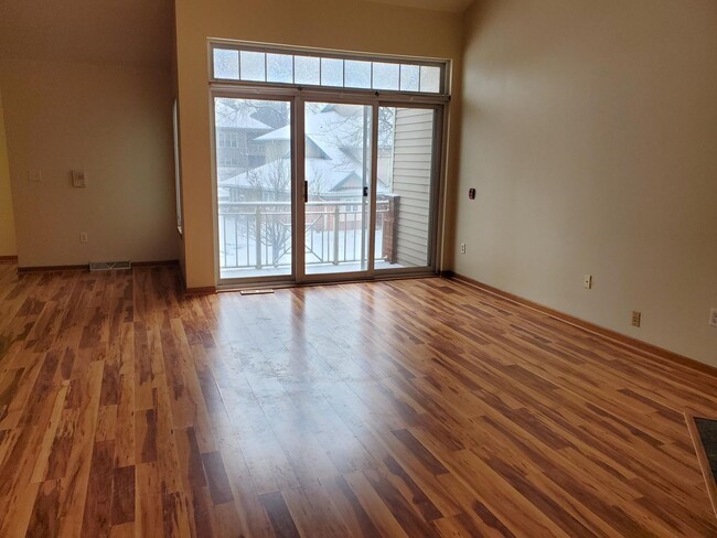 Building Photo - Brookfield - 2 Bedroom Condo