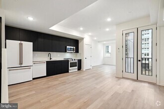 Building Photo - 245 N 12th St