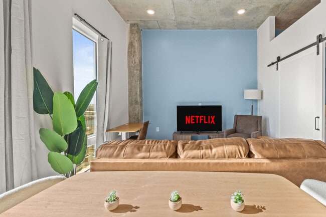 Building Photo - 605 N 12th St