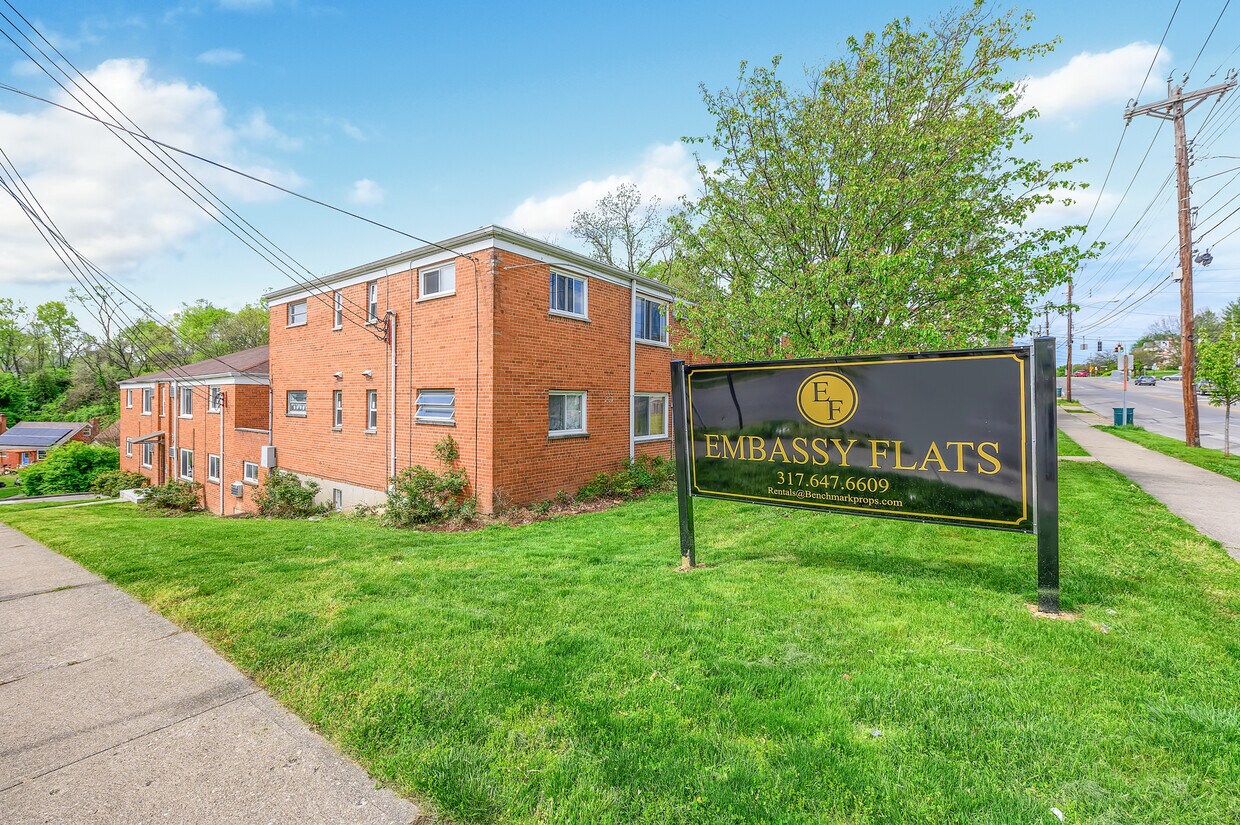 Foto principal - 4129 Eighth St W