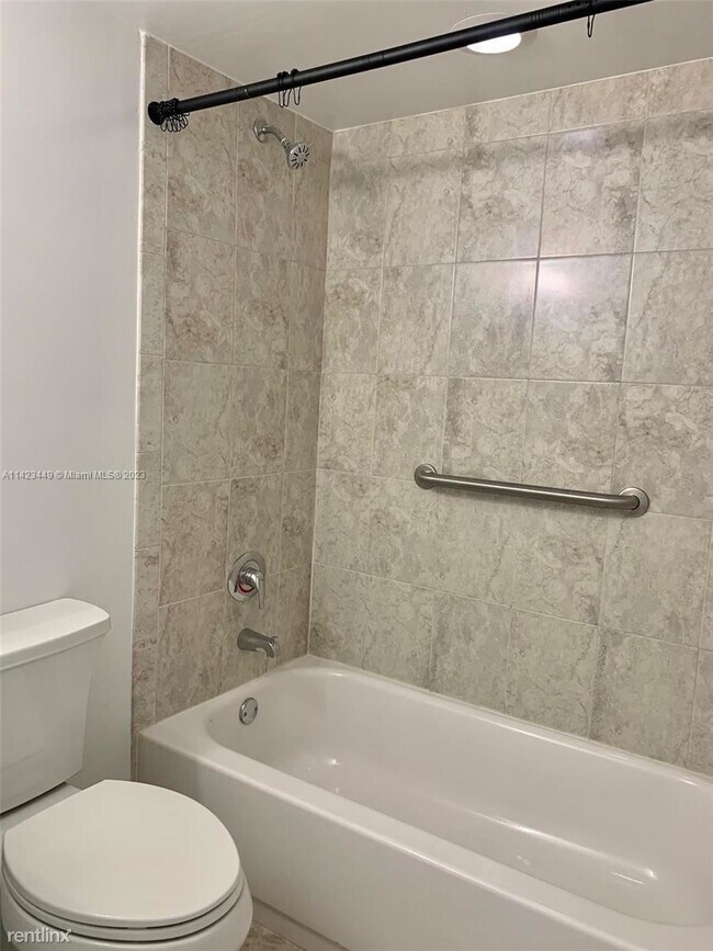 Foto del edificio - 2 br, 1 bath Condo - 4855 NW 7th St Apt 208