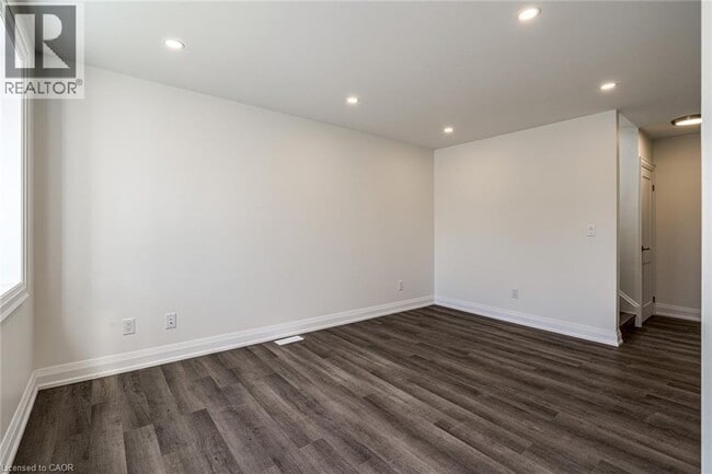 Building Photo - 395 Paling Ave