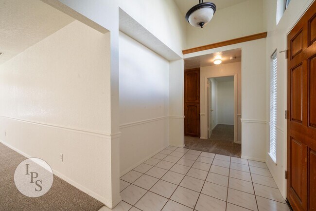 Foto del edificio - North West Fresno Home, 3BR/2BA, 1878sf, N...