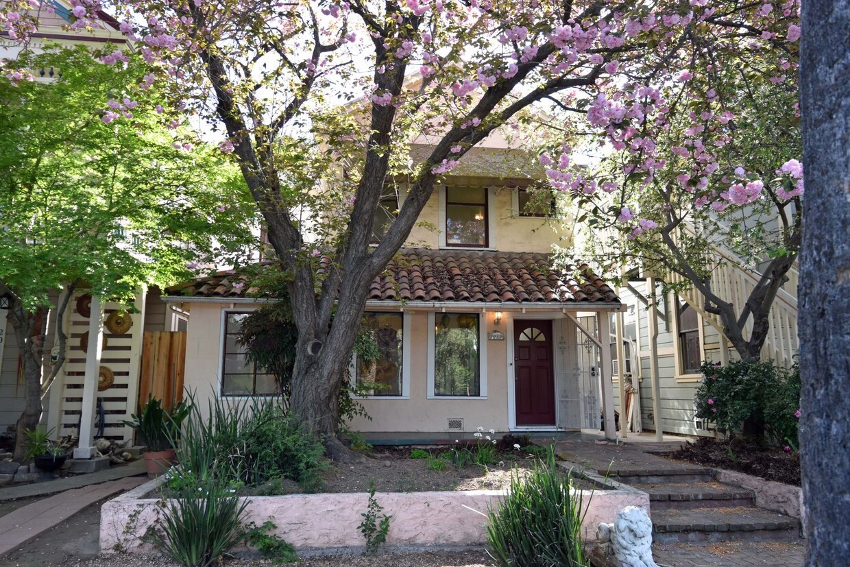 Foto principal - 2010 N St