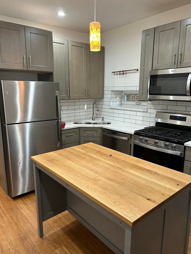 Building Photo - 2520 N Talman Ave