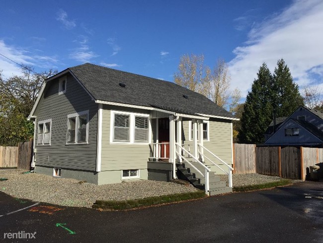 Building Photo - 3530 NE Everett St