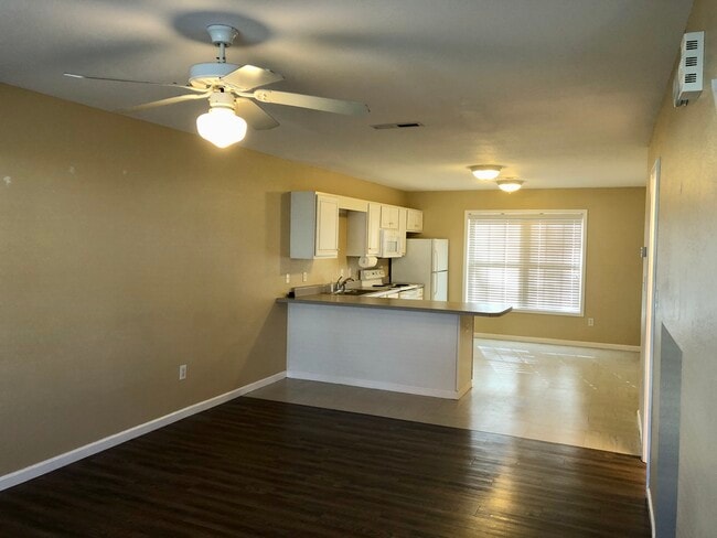 Eat-in kitchen - 111 Heatherbrook Ct