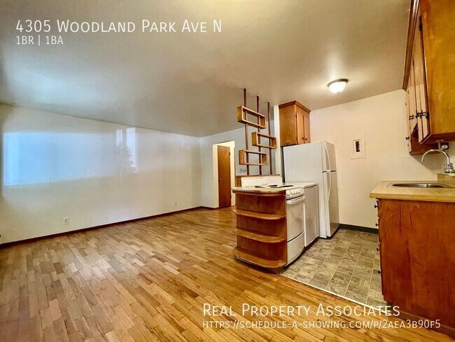 Building Photo - Great 1 Bed/1 Bath with Hardwood Floors! L...