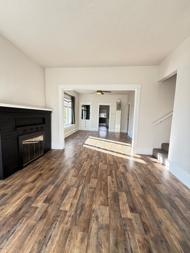 Building Photo - Now Available: Updated Everett 34-Bed, 1.5-Bath with Fenced Yard