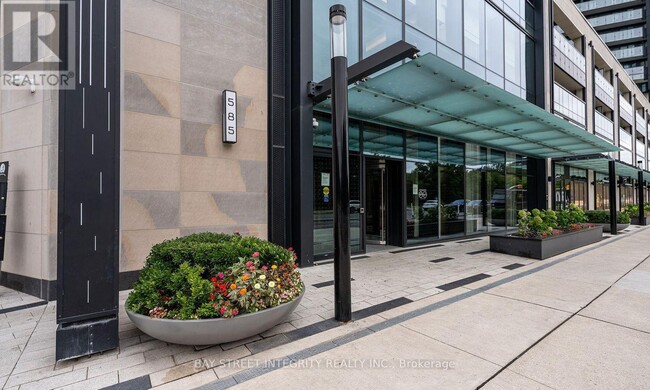 Photo du bâtiment - 585-1585 Bloor St E