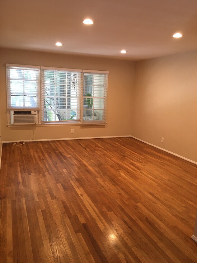 Living Room - 5940 Willowcrest Ave