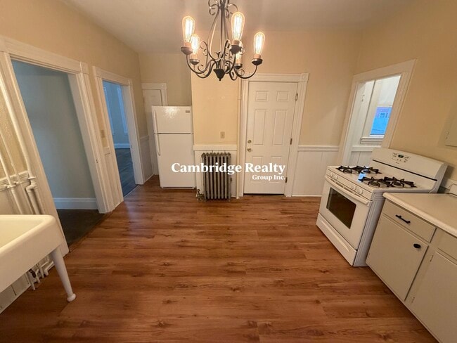 Building Photo - 74 Aldie St