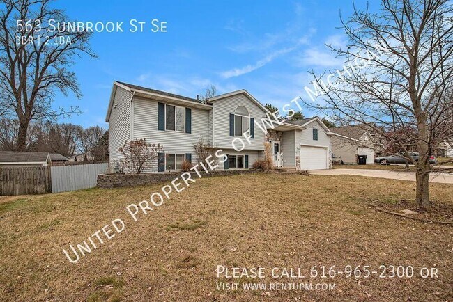 Building Photo - Available Now | 3 bed 2.5 bath single-fami...