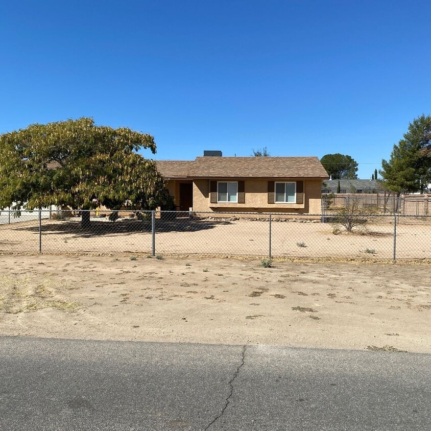 Primary Photo - 3 BEDROOM APPLE VALLEY HOME