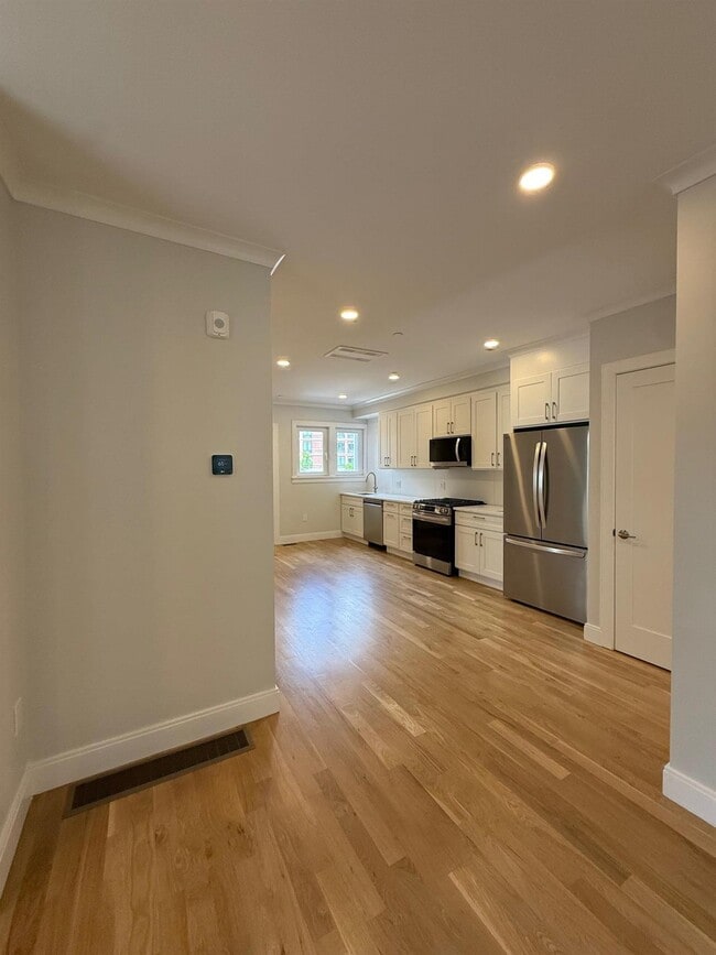 Building Photo - 35 Gore St