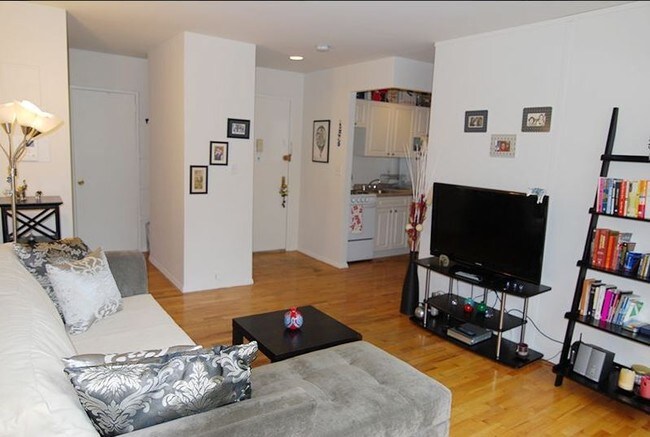 Building Photo - 312 East 30th Street