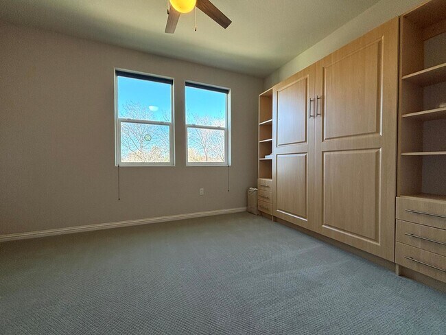 Foto del edificio - Gorgeous 3 Bedroom + Office with SOLAR in ...