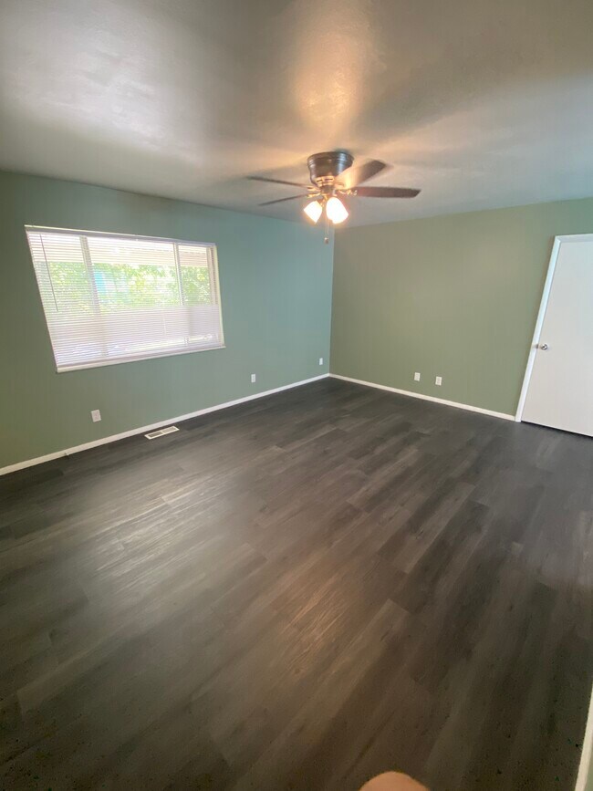 Living room - 203 College Ave