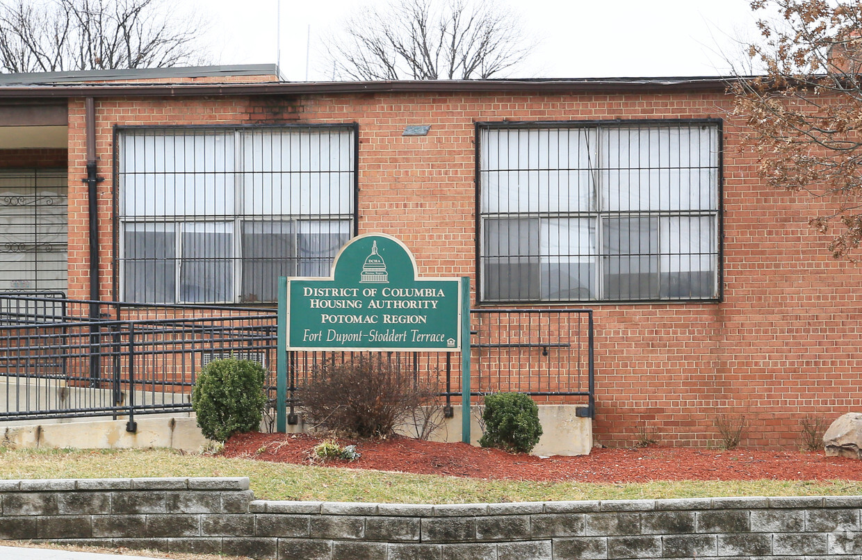 Building Photo - Fort Dupont