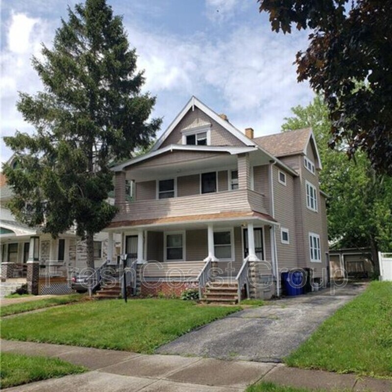 11705 Hamlen Ave Cleveland, OH 44120 – photo 1